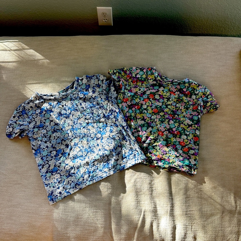 Gap Girls size 8 (medium) tee w/ pocket.